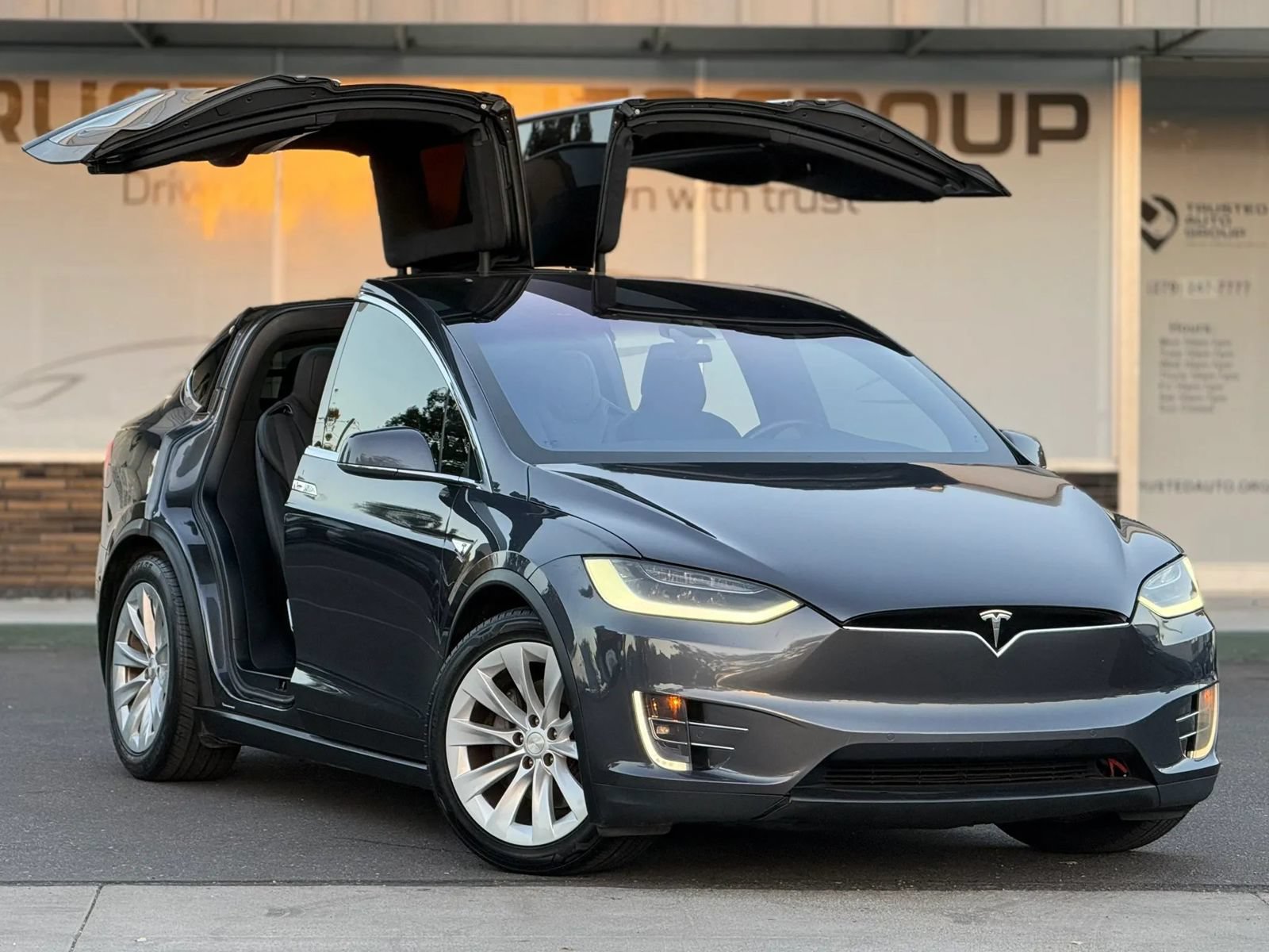 Used 2016 Tesla Model X 90D AWD/4WD image 3