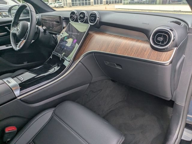 Used 2025 Mercedes-Benz GLC 300 4MATIC image 27
