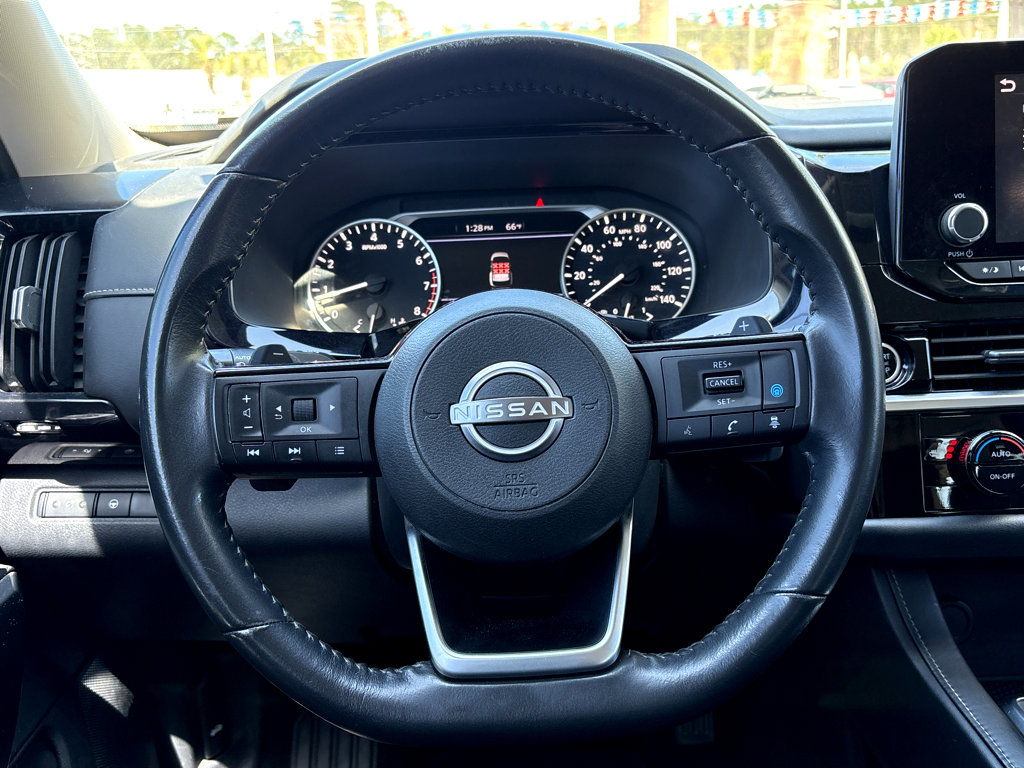 Used 2022 Nissan Pathfinder SV w/ SV Black Package image 14