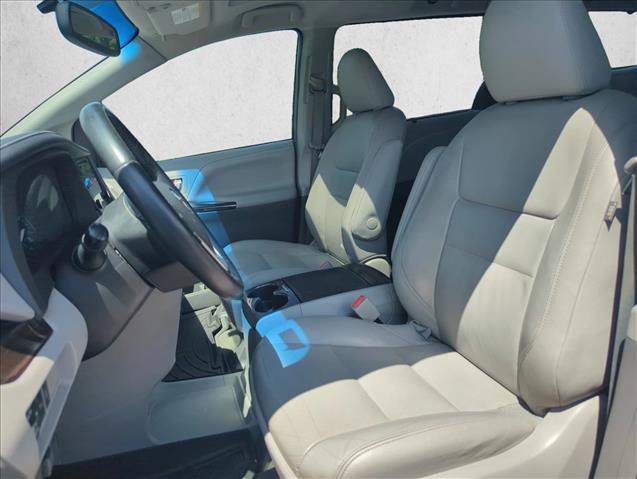 Used 2015 Toyota Sienna XLE Premium FWD image 22
