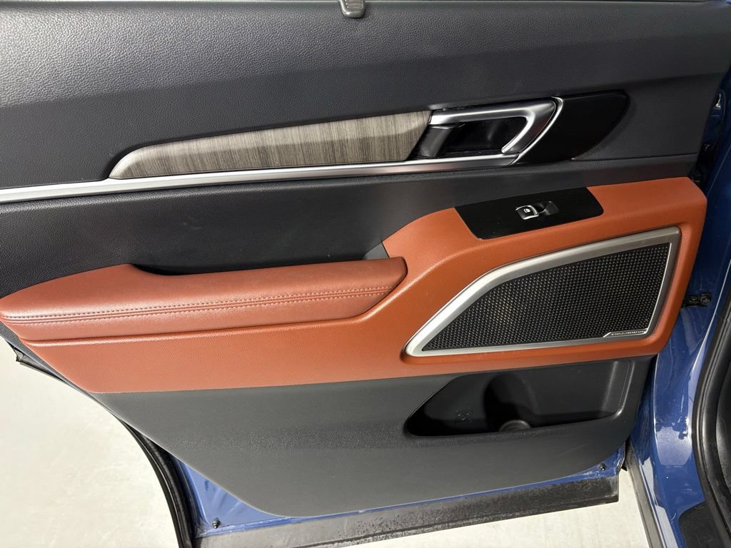 Used 2023 Kia Telluride EX w/ EX Captain's Chair Package FWD image 36