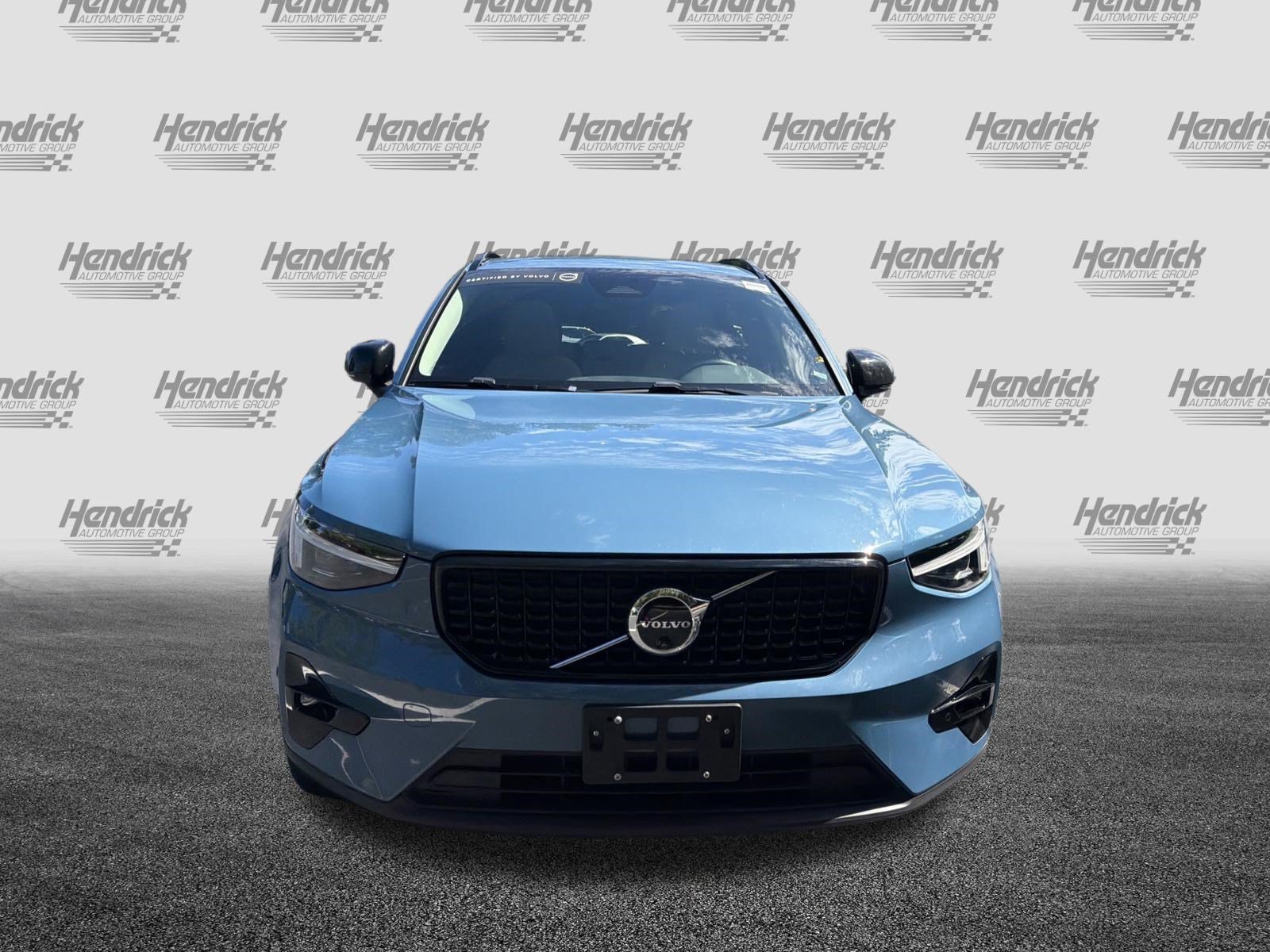 Certified 2024 Volvo XC40 B5 Ultimate w/ Protection Package Premier AWD/4WD image 3