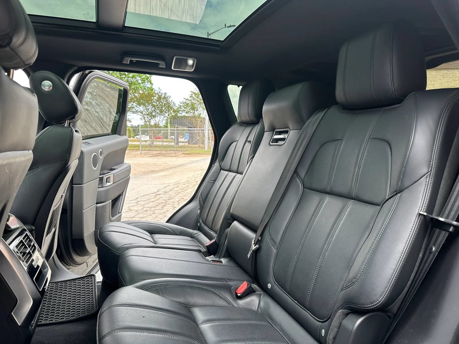 Used 2015 Land Rover Range Rover Sport HSE AWD/4WD image 17