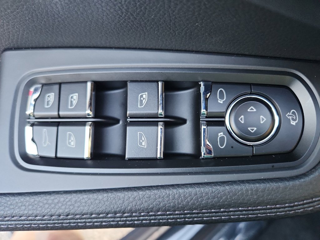 New 2026 Porsche Macan image 18
