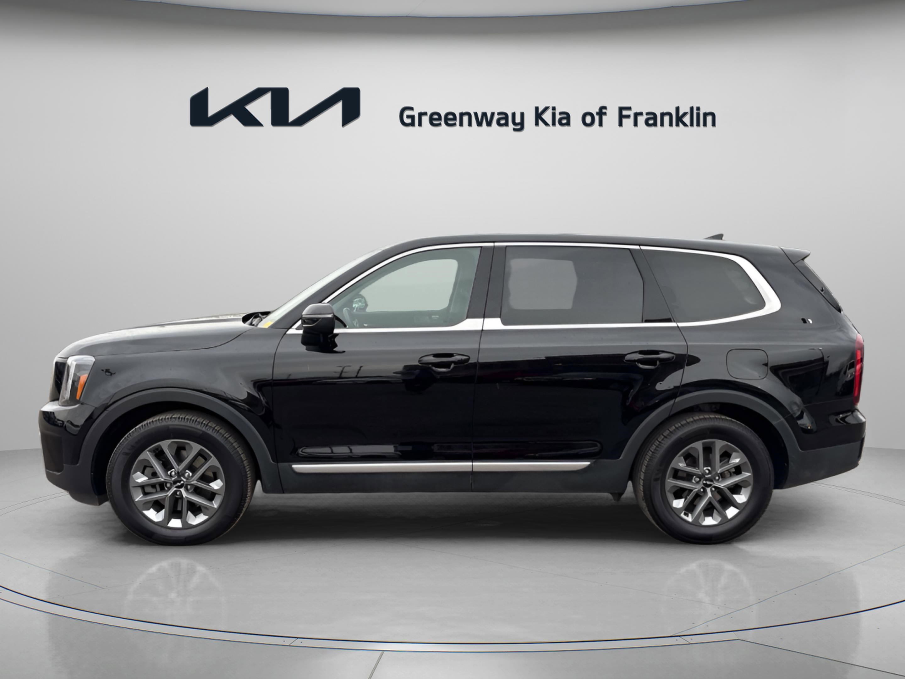 Used 2023 Kia Telluride LX image 4