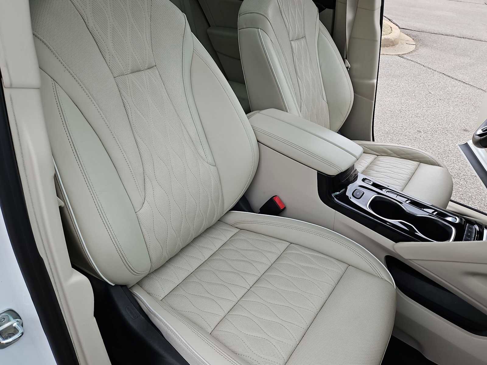 Used 2021 Buick Envision Avenir w/ Technology Package II image 22