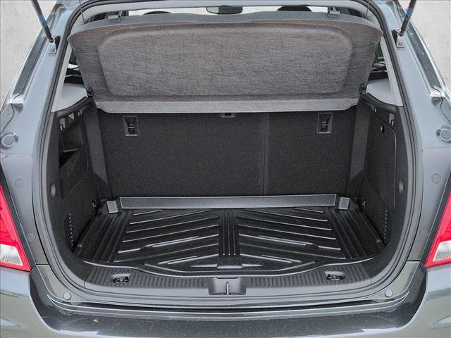Used 2020 Chevrolet Trax LT w/ Sun & Sound Package image 6
