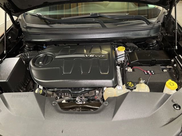 Used 2019 Jeep Cherokee Latitude w/ Cold Weather Group image 18