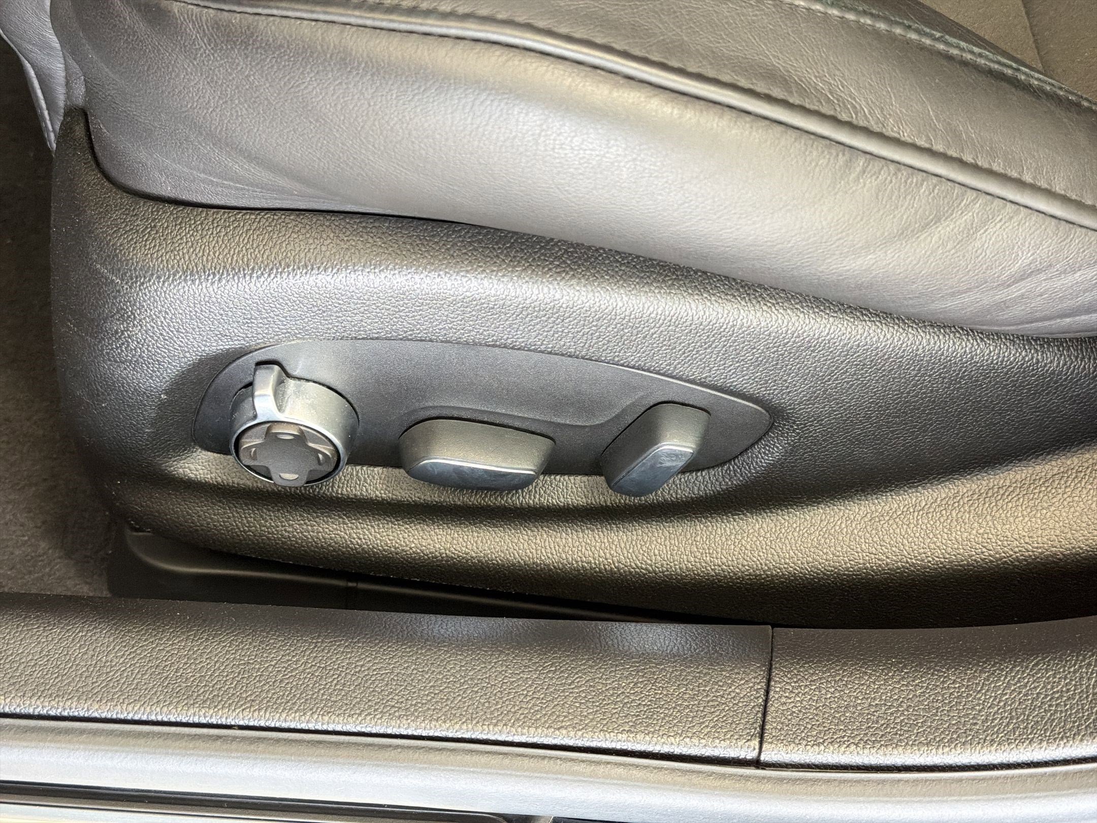 Used 2018 Cadillac CTS V w/ Luxury Package image 14