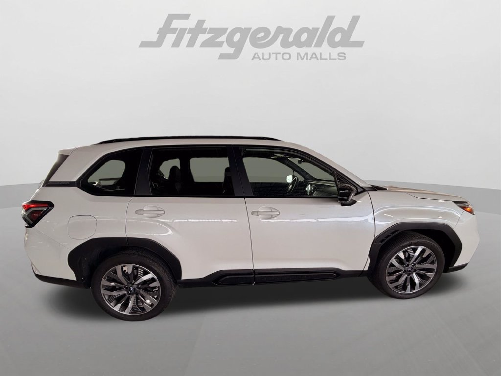 Used 2025 Subaru Forester Touring AWD/4WD image 5