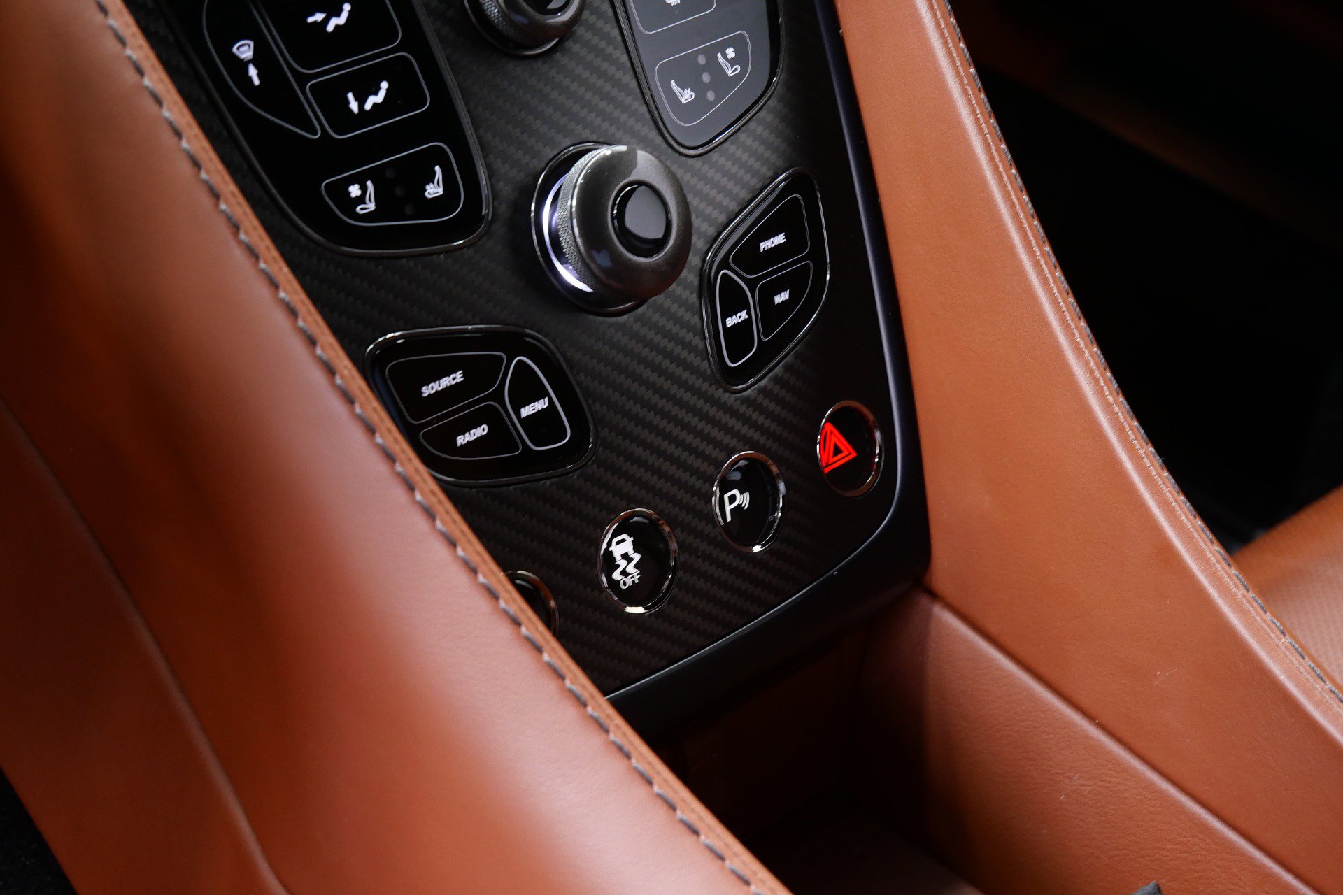 Used 2014 Aston Martin Vanquish Coupe image 25