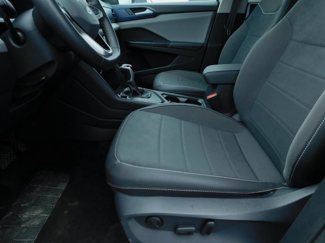 Used 2024 Volkswagen Taos SE image 24