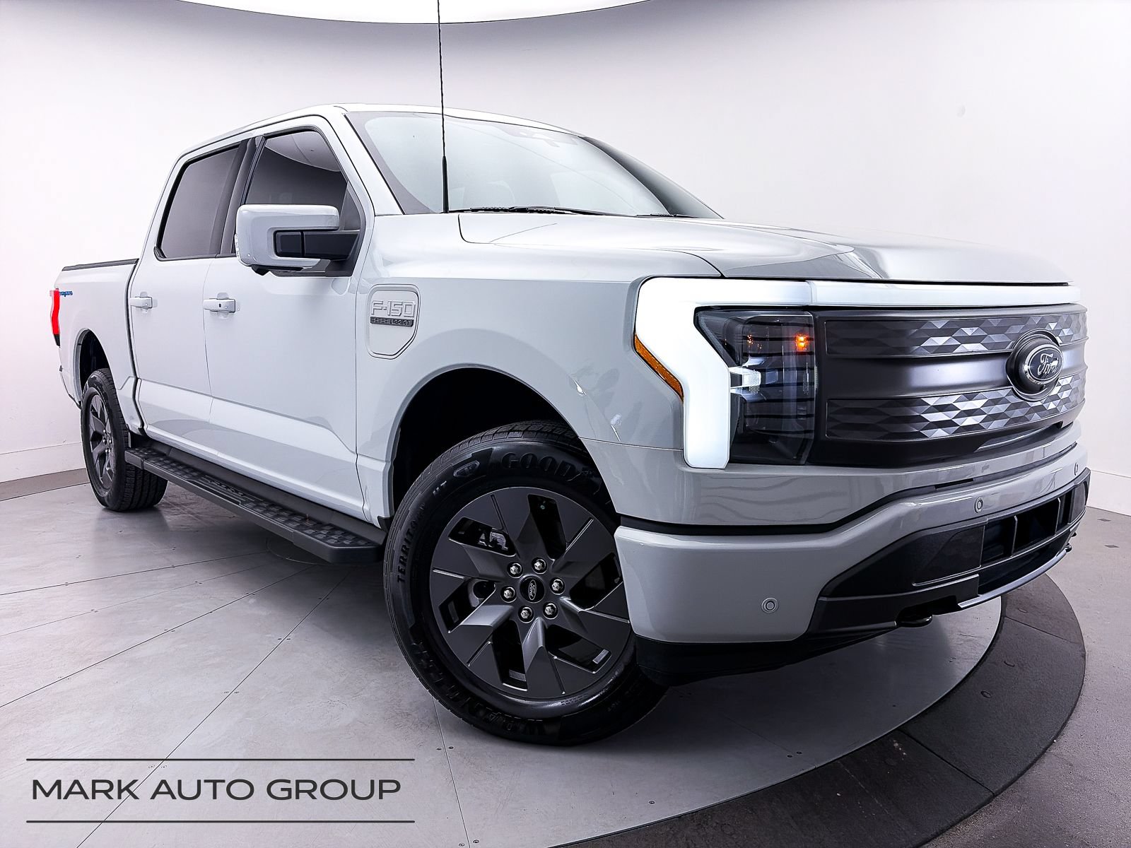 Used 2023 Ford F150 Lightning Lariat AWD/4WD video 1