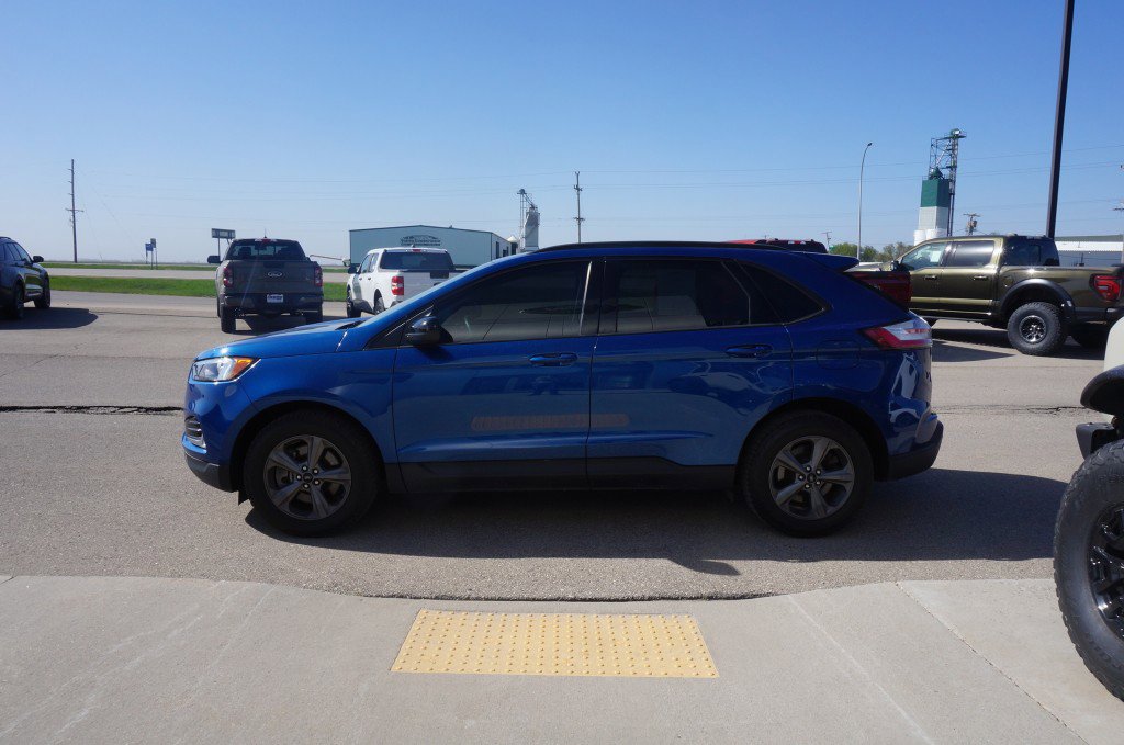 Used 2023 Ford Edge SEL w/ Sport Appearance Package AWD/4WD image 5