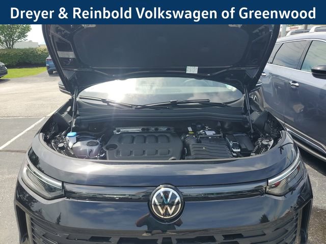 New 2025 Volkswagen Tiguan SE image 11