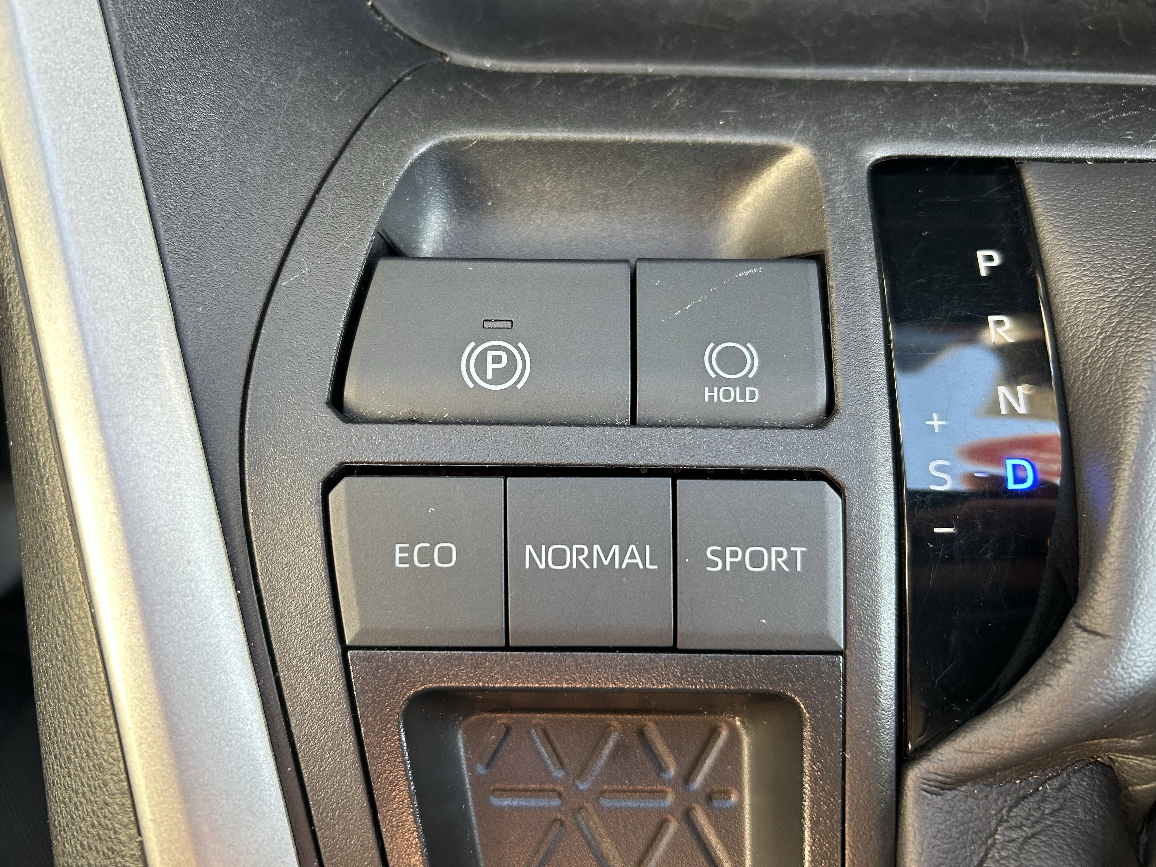 Certified 2024 Toyota RAV4 XLE FWD image 31