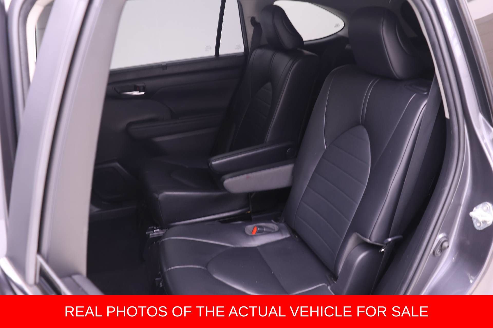 Used 2023 Toyota Highlander XLE AWD/4WD image 10