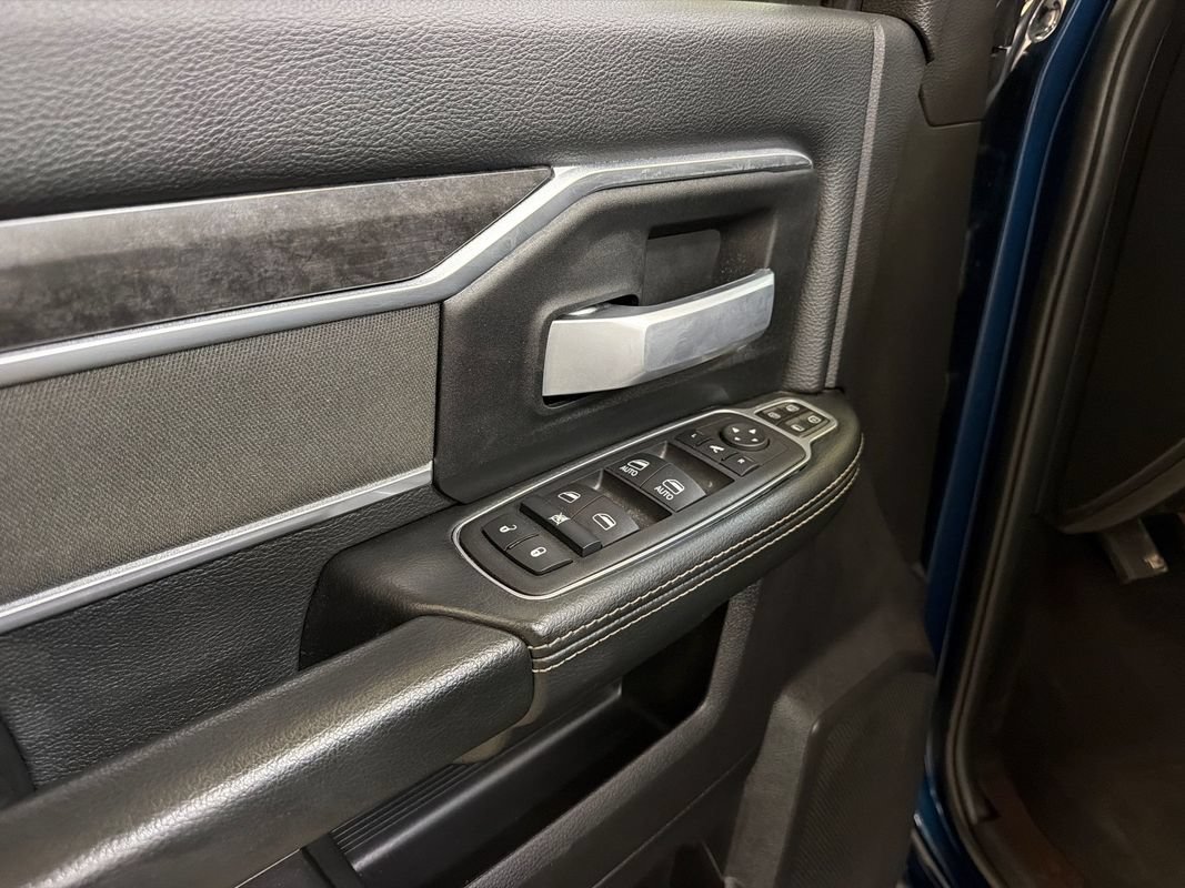 Used 2024 RAM 3500 Big Horn w/ Night Edition AWD/4WD image 32