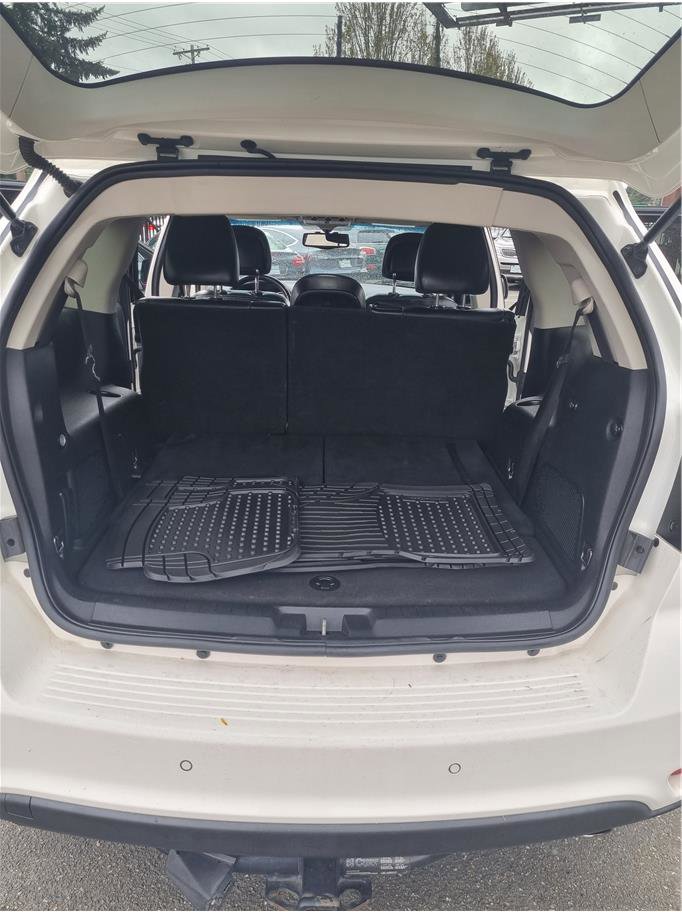 Used 2012 Dodge Journey R/T w/ Flexible Seating Group image 11