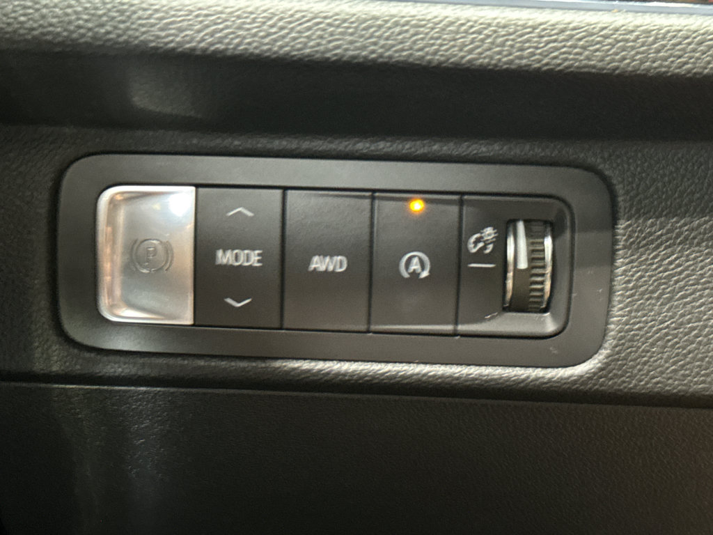 Used 2025 Chevrolet Traverse Z71 w/ Enhanced Driving Package AWD/4WD image 32