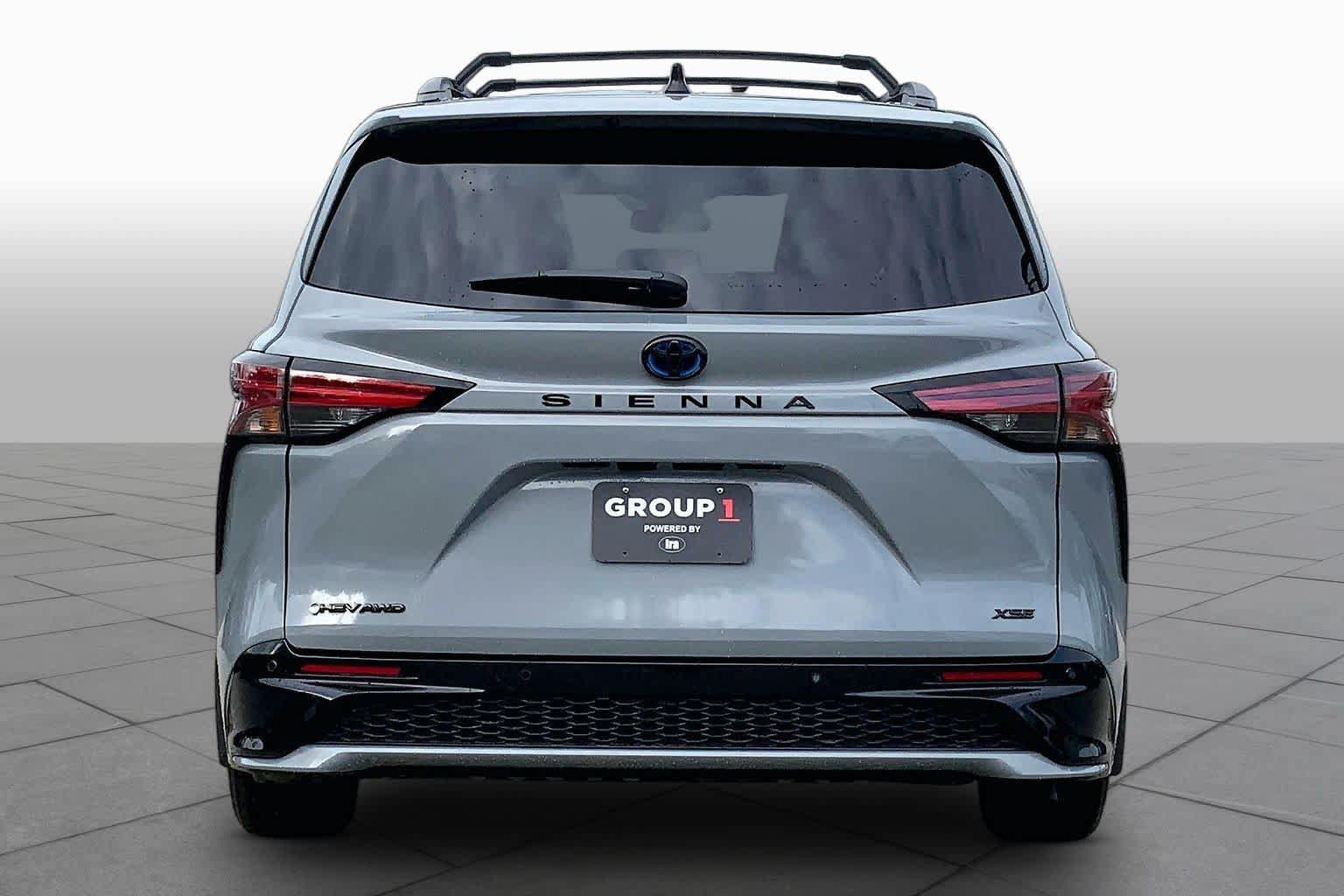 Used 2025 Toyota Sienna XSE w/ XSE Plus Package AWD/4WD image 5