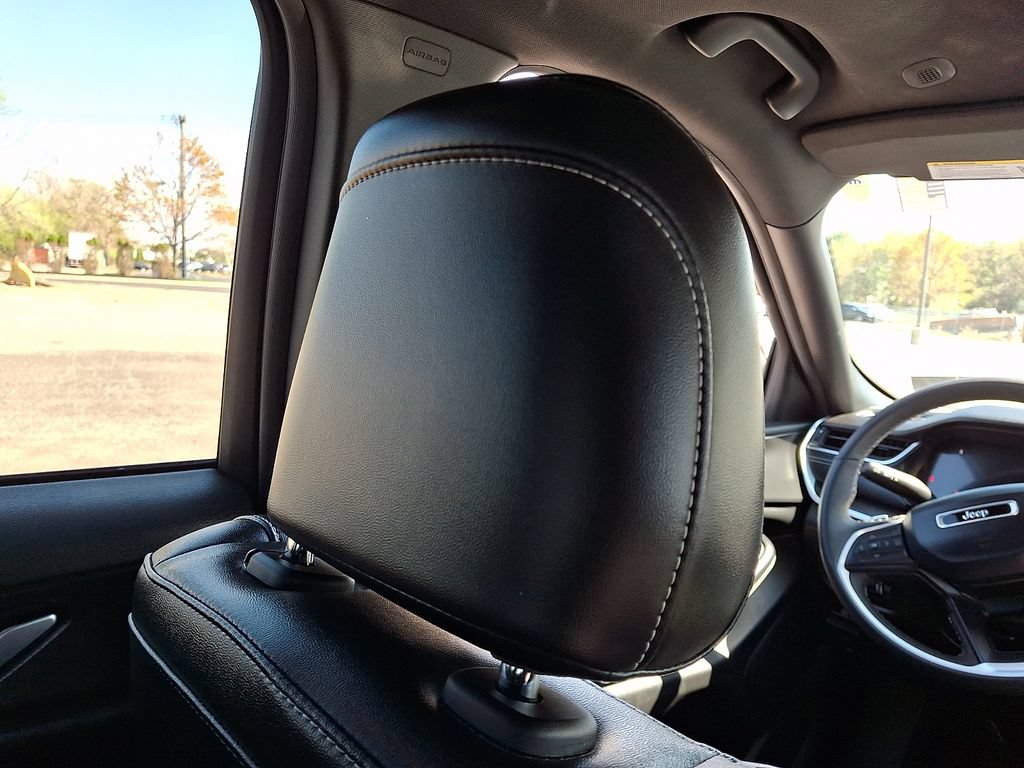 Used 2023 Jeep Grand Cherokee Altitude AWD/4WD image 14