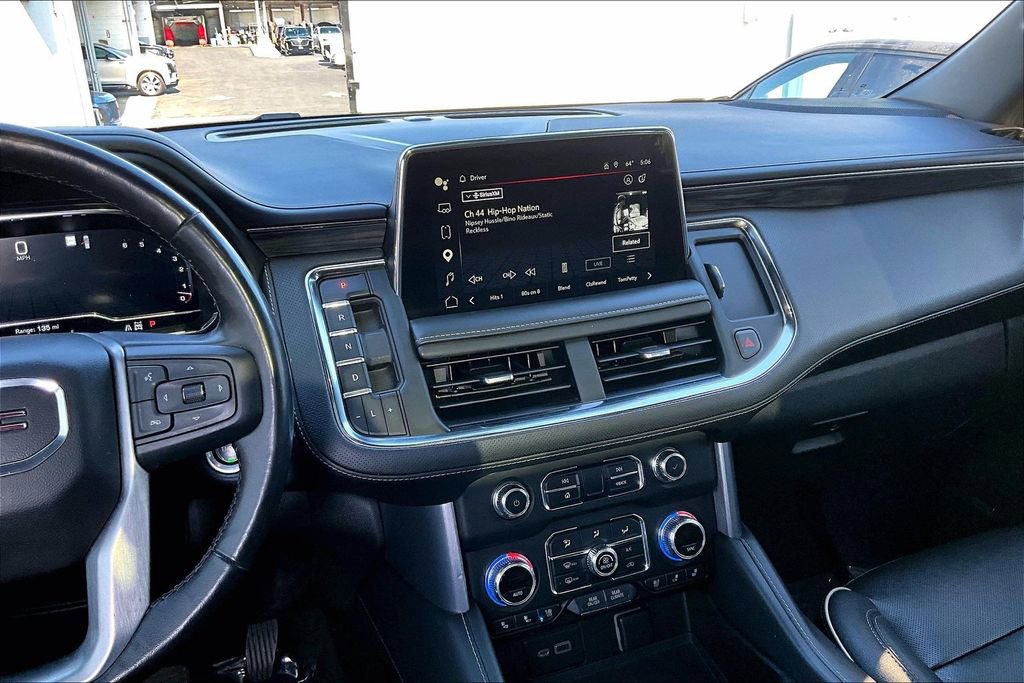 Used 2022 GMC Yukon SLT w/ SLT Premium Package image 8