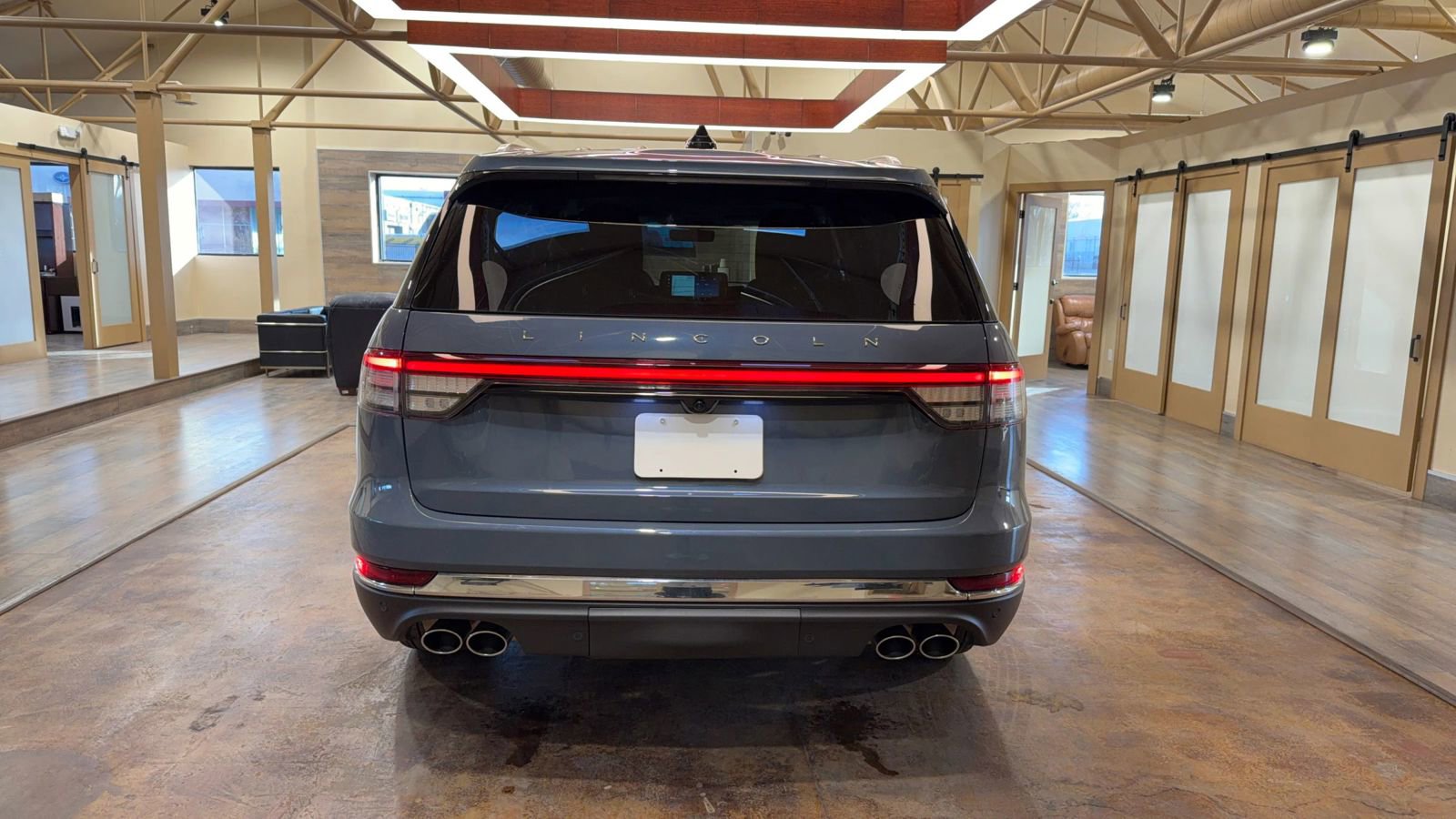 Used 2025 Lincoln Aviator AWD image 5