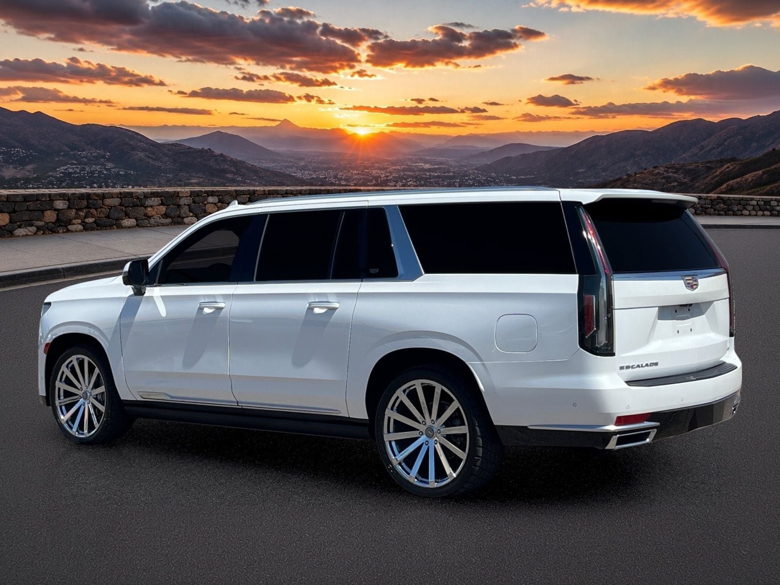 Used 2022 Cadillac Escalade ESV Premium Luxury w/ Performance Package AWD/4WD image 4
