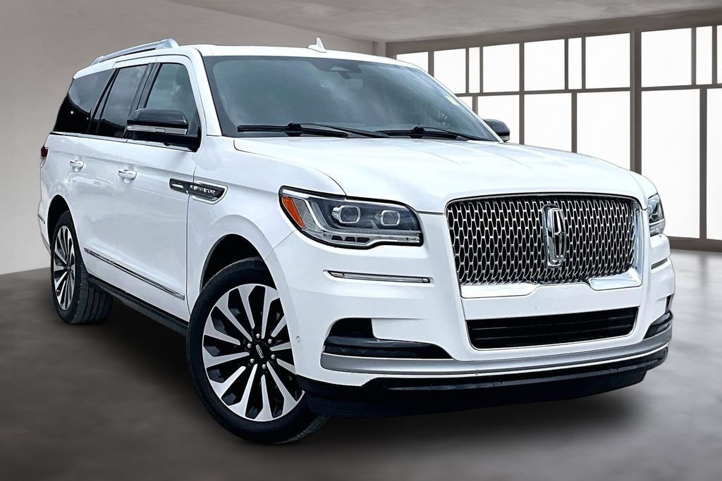 Used 2022 Lincoln Navigator Reserve AWD/4WD image 3