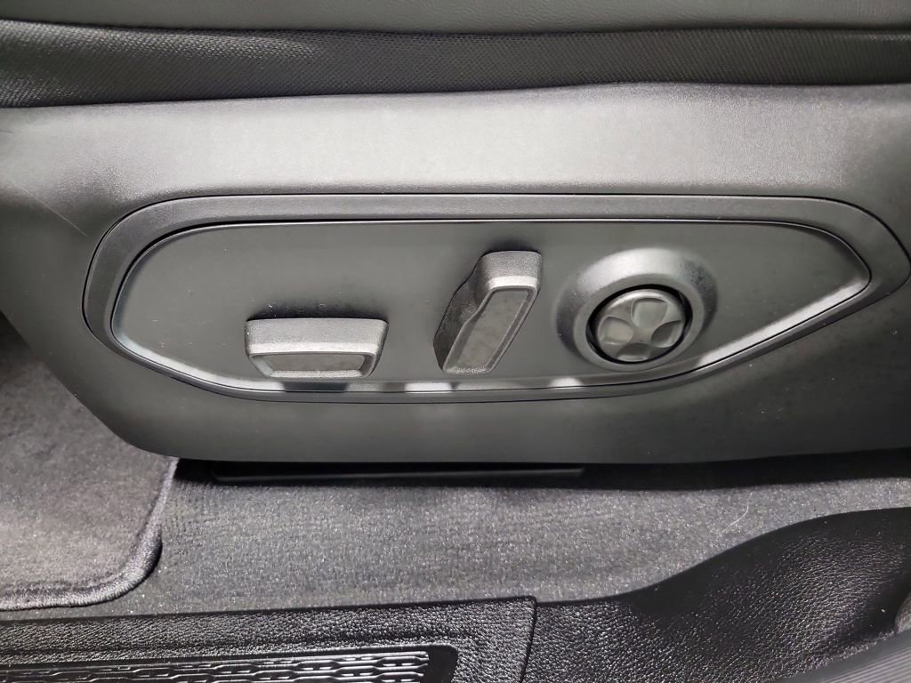 New 2025 Jeep Grand Cherokee L Limited w/ Black Appearance Package image 14