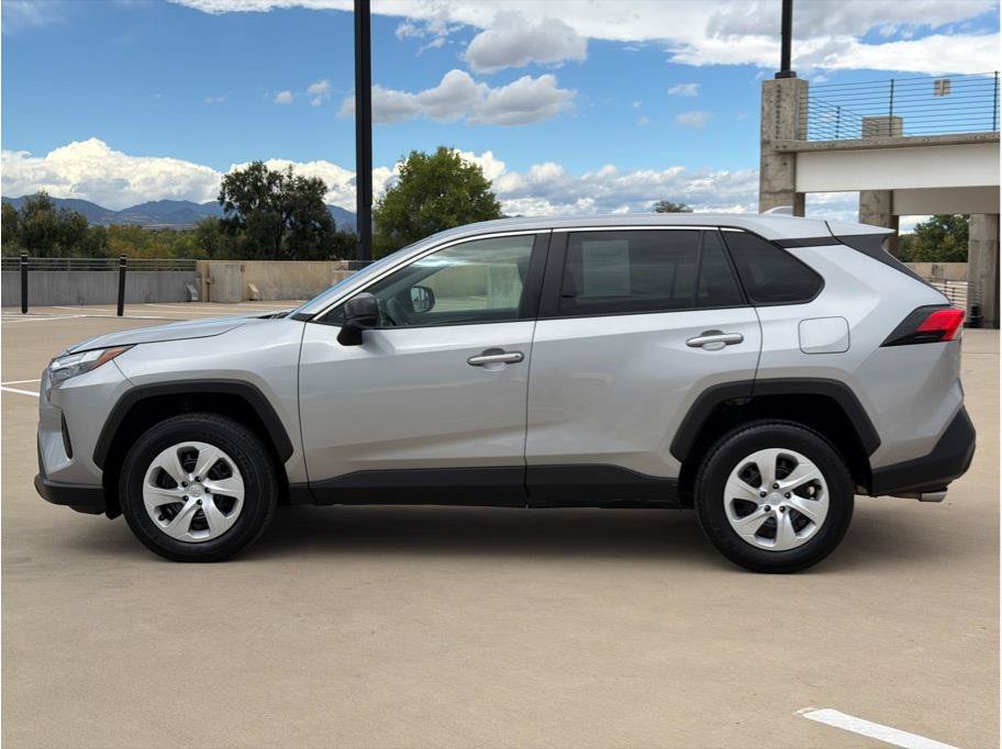 Used 2025 Toyota RAV4 LE AWD/4WD image 4