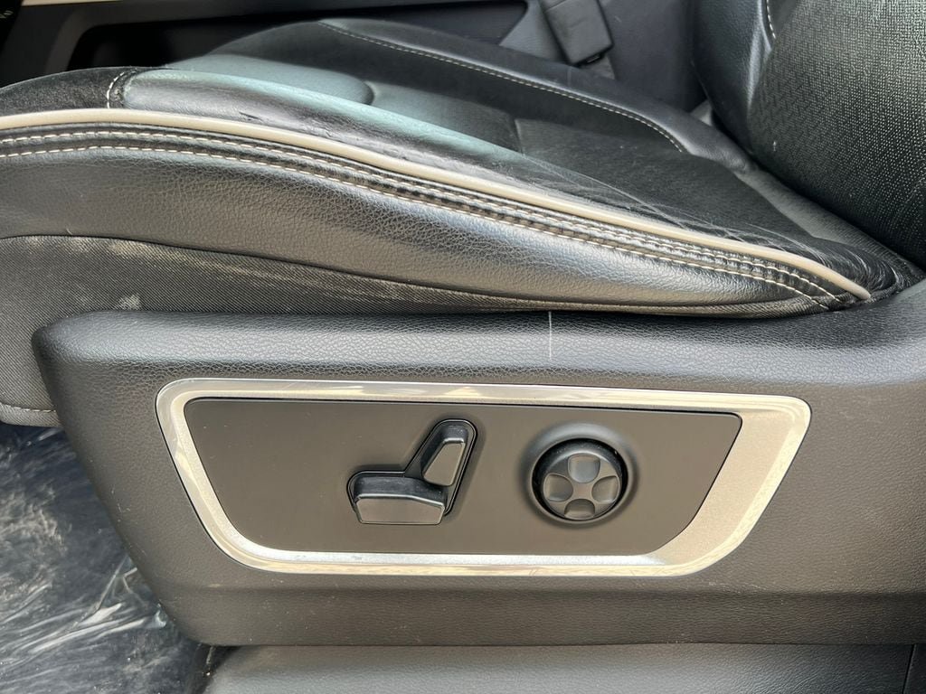 Used 2019 RAM 1500 Laramie AWD/4WD image 13