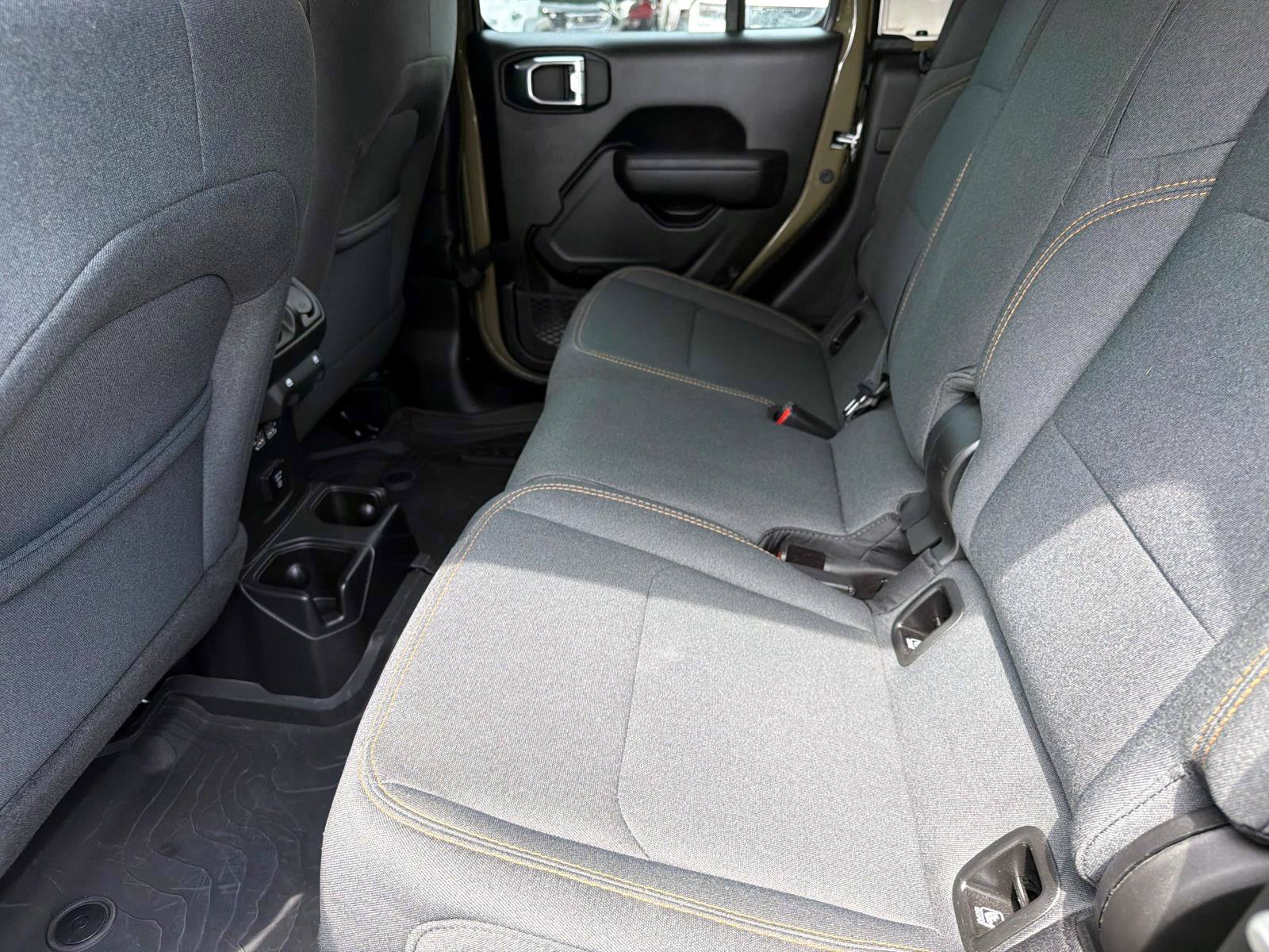 Used 2025 Jeep Gladiator Sport AWD/4WD image 7