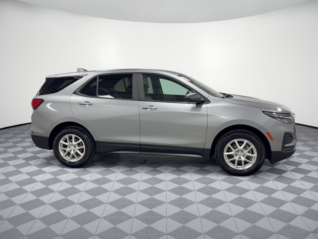 Used 2023 Chevrolet Equinox LS w/ LS Convenience Package AWD/4WD image 8