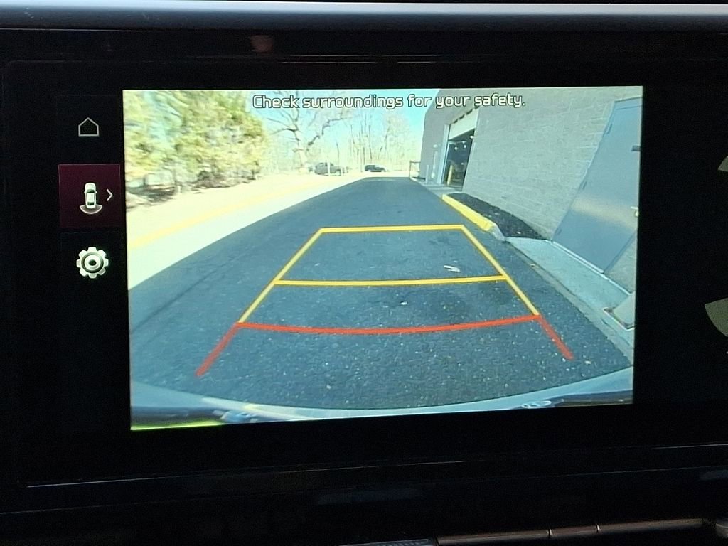 Used 2023 Kia Carnival EX image 19