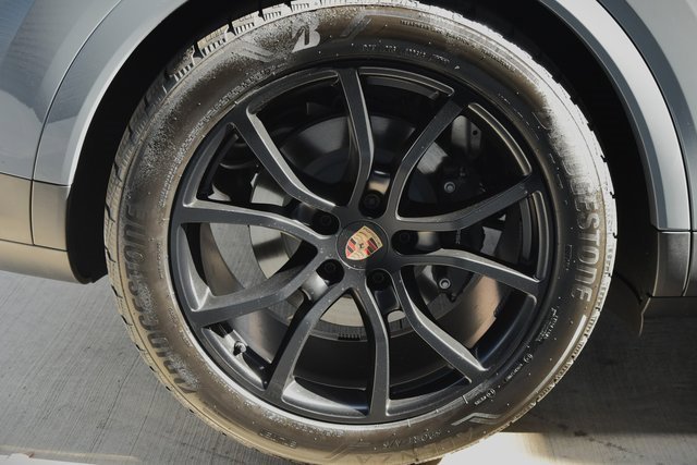 Certified 2025 Porsche Cayenne image 13