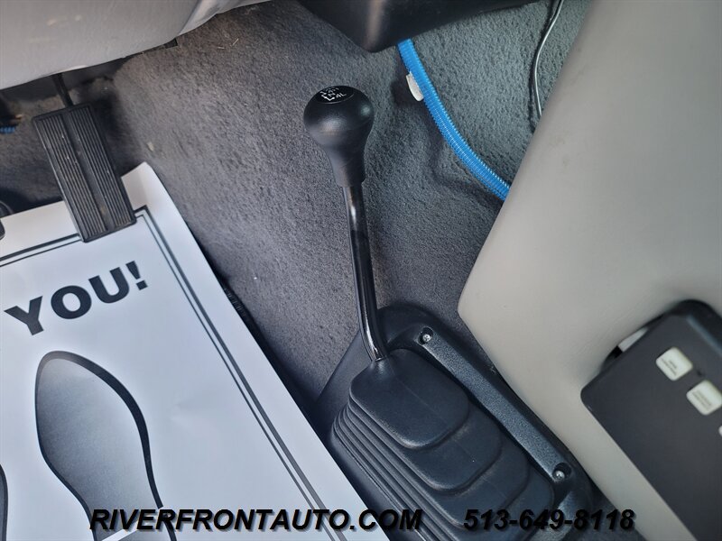 Used 2001 Ford F350 4x4 Regular Cab DRW Super Duty image 14
