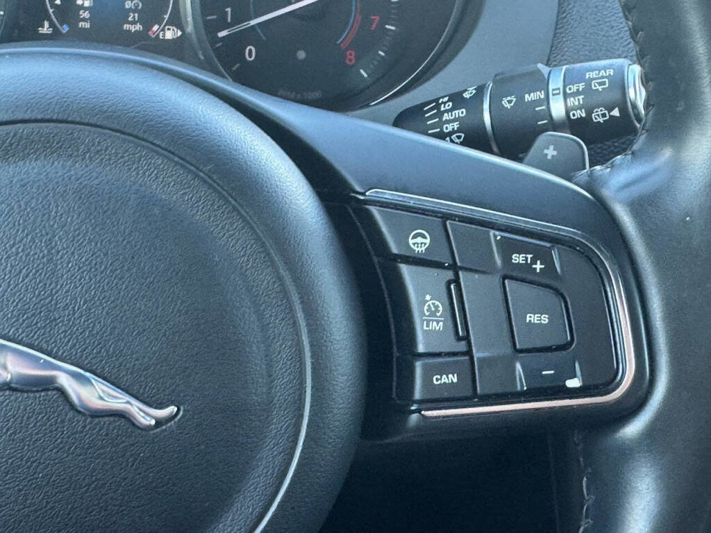 Used 2018 Jaguar F-PACE Premium image 21