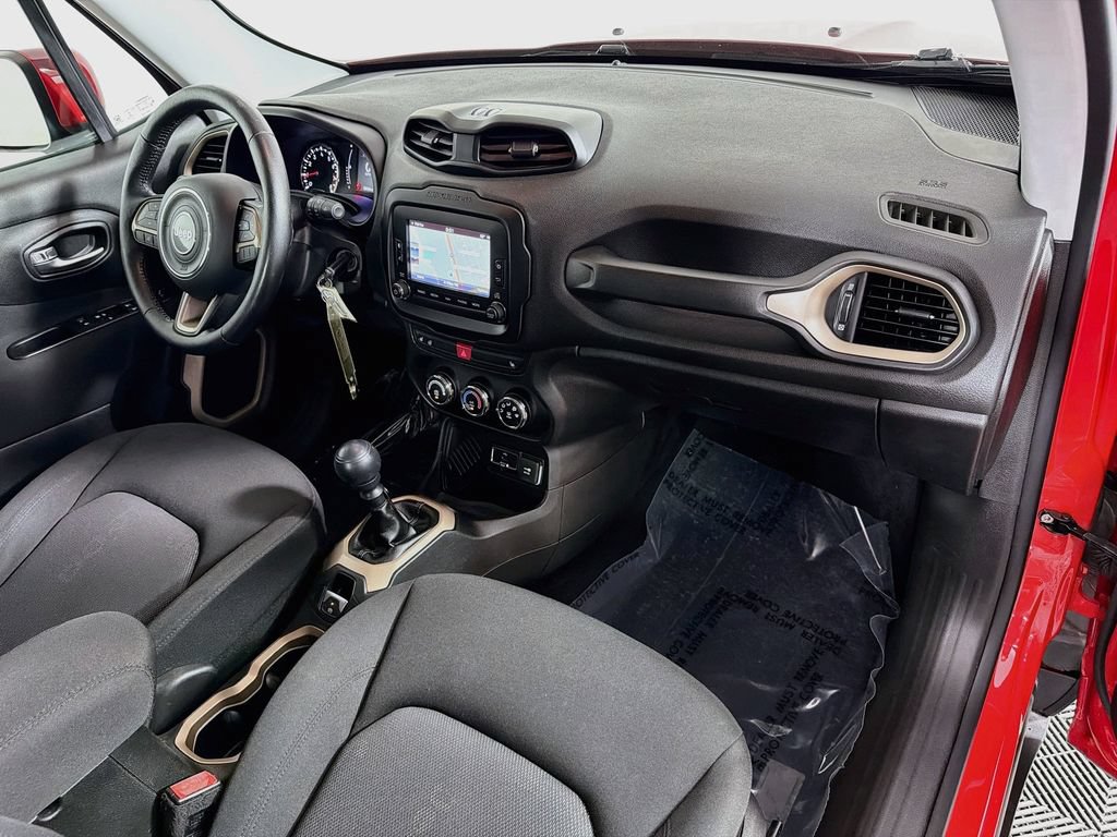 Used 2015 Jeep Renegade Latitude w/ Cold Weather Group II FWD image 26