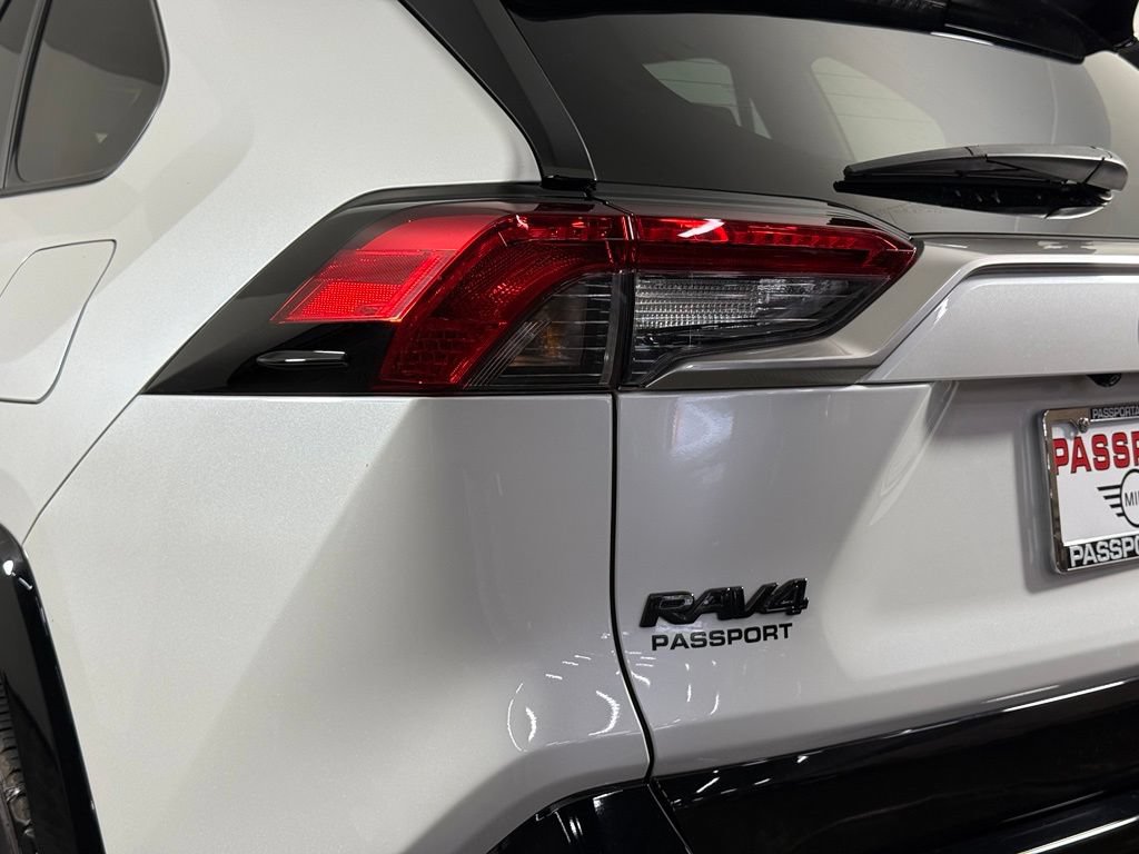 Used 2023 Toyota RAV4 XSE AWD/4WD image 8