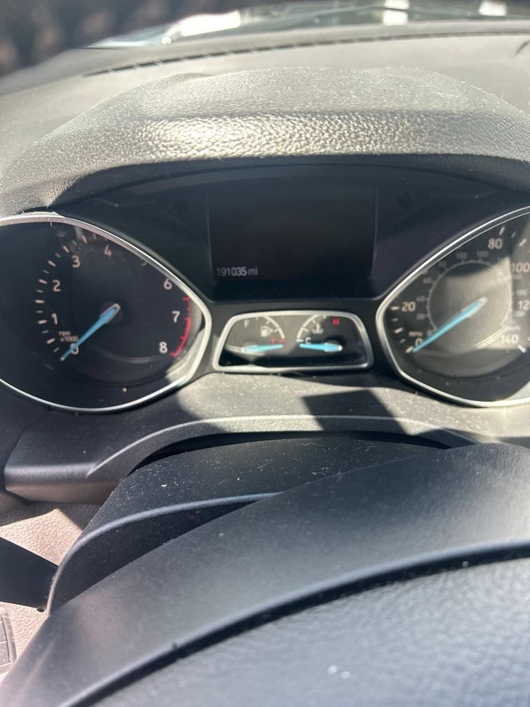 Used 2017 Ford Escape SE w/ Equipment Group 201A FWD image 2