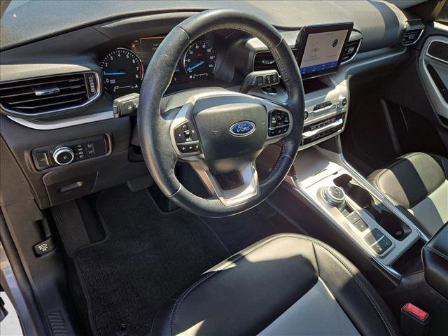 Used 2022 Ford Explorer XLT w/ Equipment Group 202A image 9