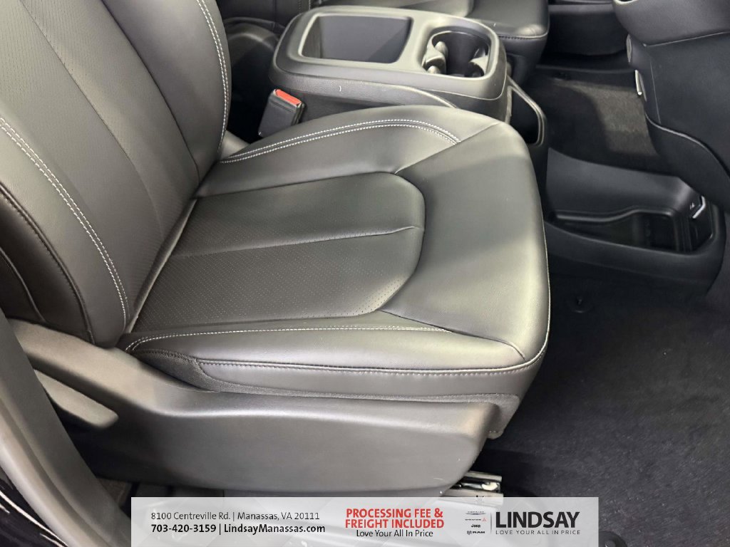 New 2026 Chrysler Pacifica Select w/ S Appearance Package FWD image 12
