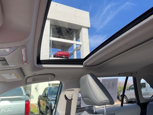 Used 2023 Toyota RAV4 XLE Premium image 28