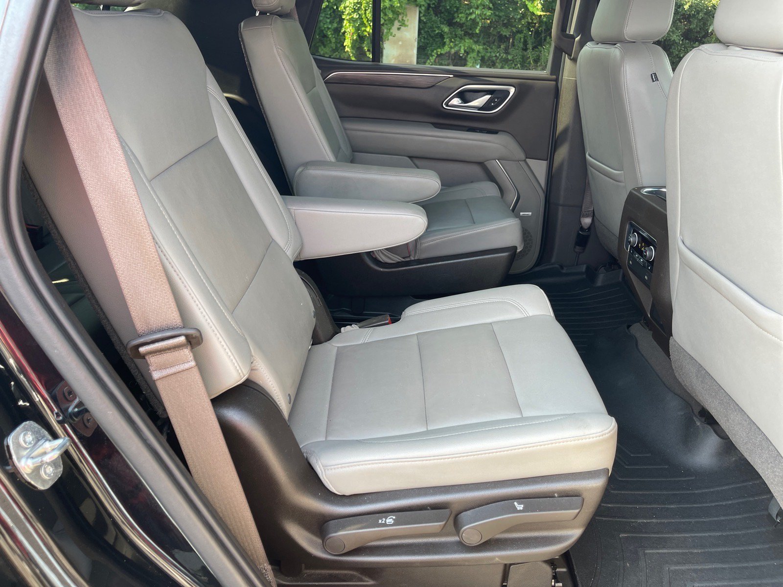 Used 2021 Chevrolet Tahoe Z71 w/ Z71 Off-Road Package AWD/4WD image 18