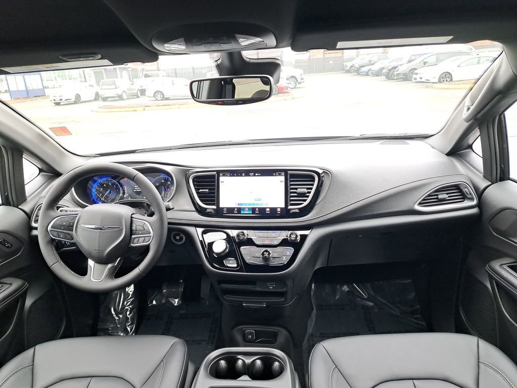 New 2026 Chrysler Pacifica Select FWD image 18