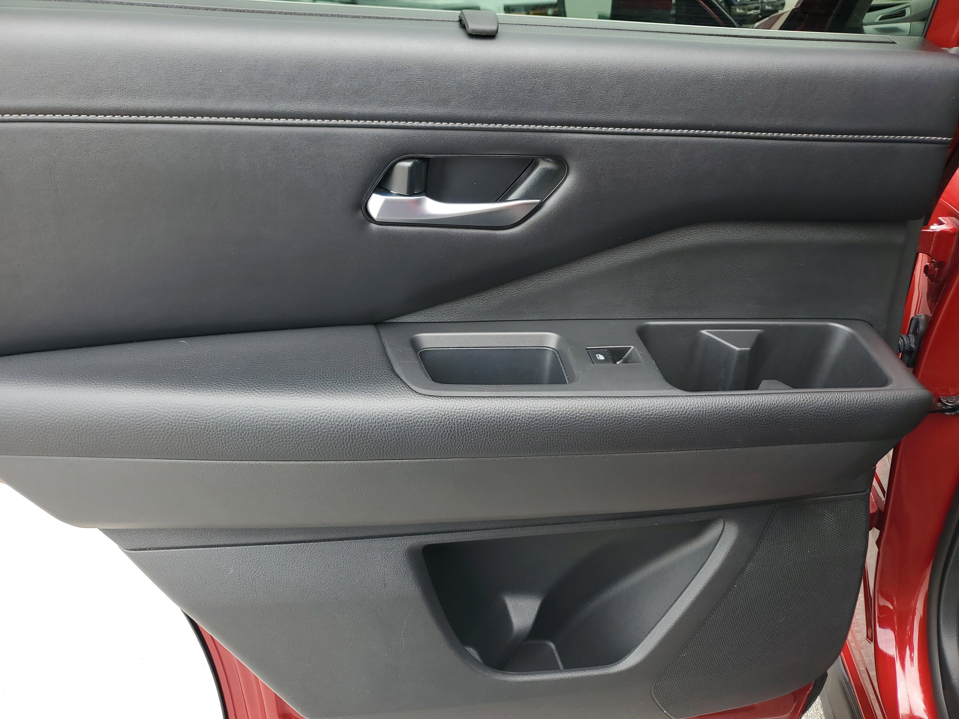 Used 2024 Nissan Pathfinder SL image 29