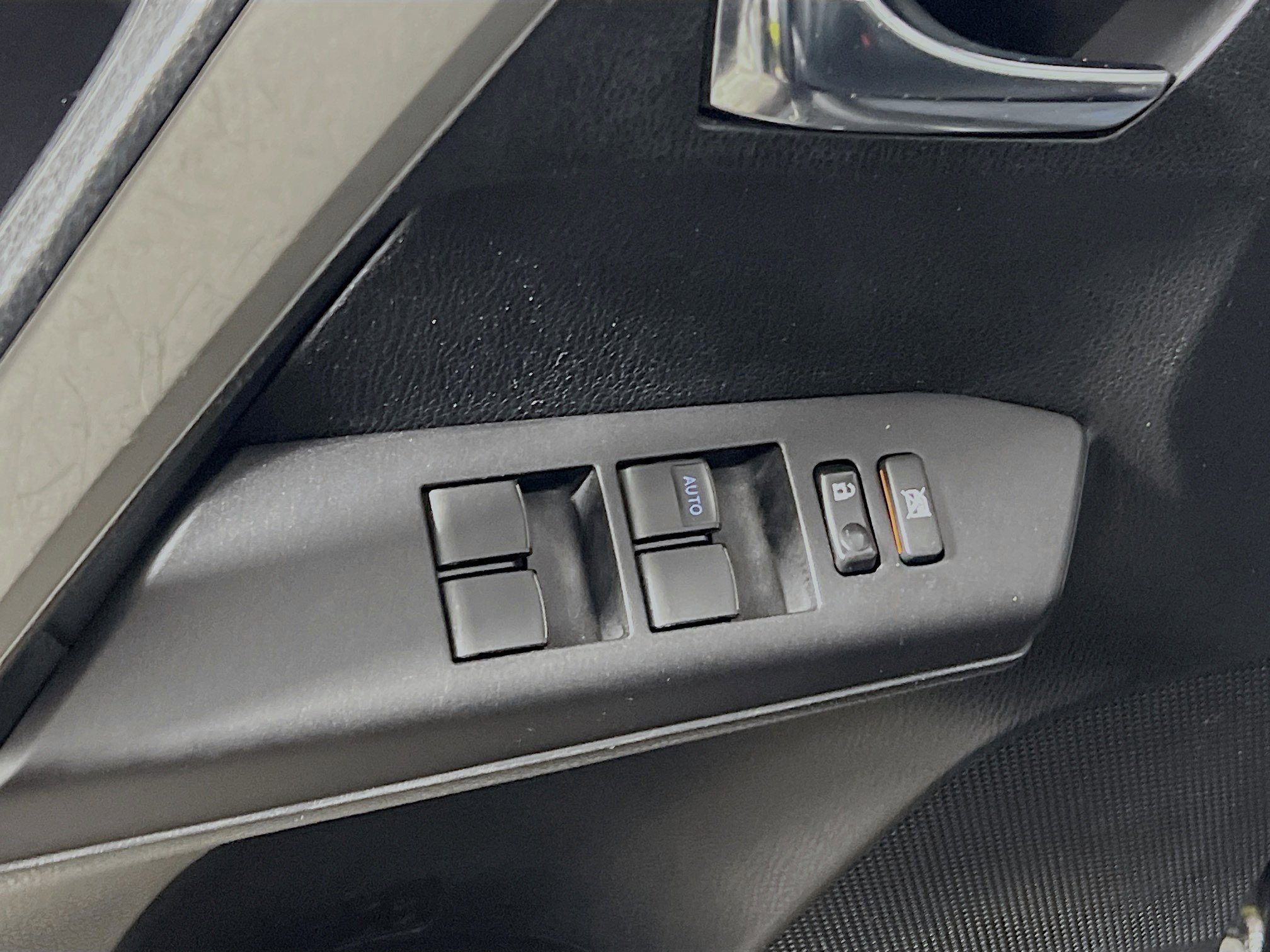 Used 2017 Toyota RAV4 XLE image 17