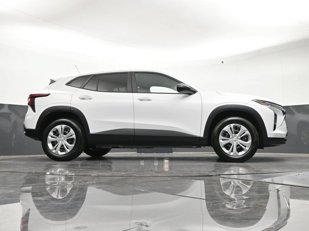 Used 2024 Chevrolet Trax LS FWD image 29